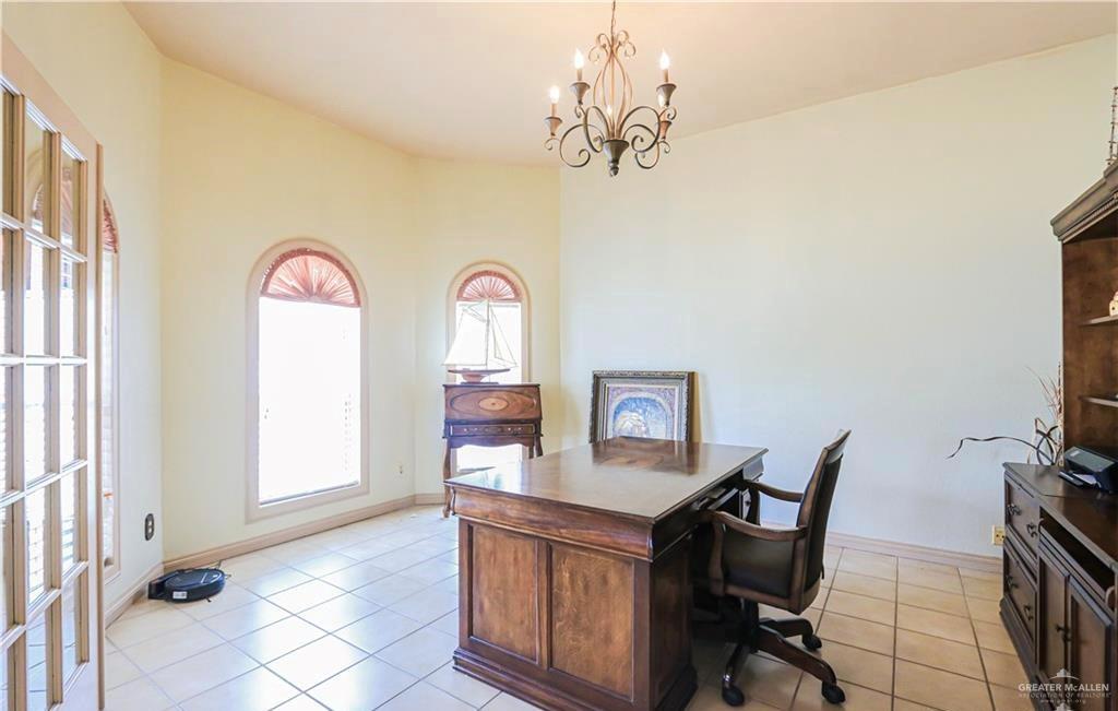 Photo 6 of 824 Louisiana Circle
