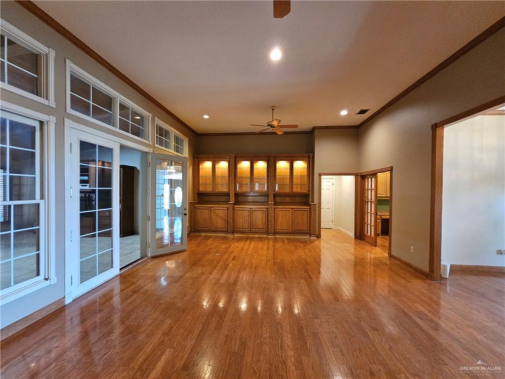 Photo 3 of 1225 Peking Street