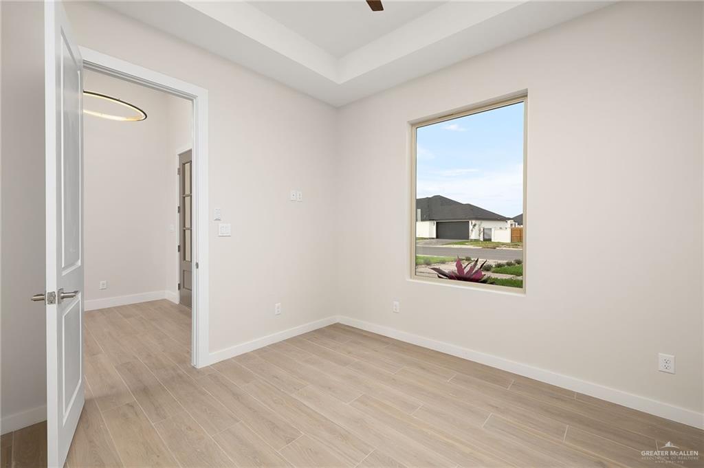 Photo 12 of 2529 Trinity Avenue