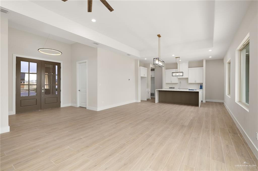 Photo 2 of 2529 Trinity Avenue