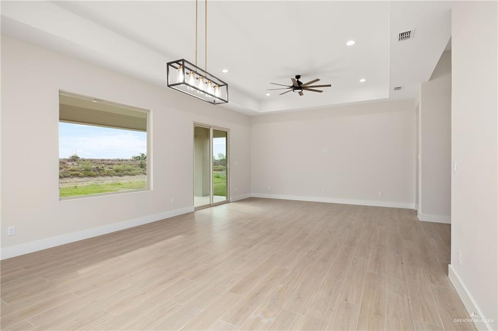 Photo 3 of 2529 Trinity Avenue