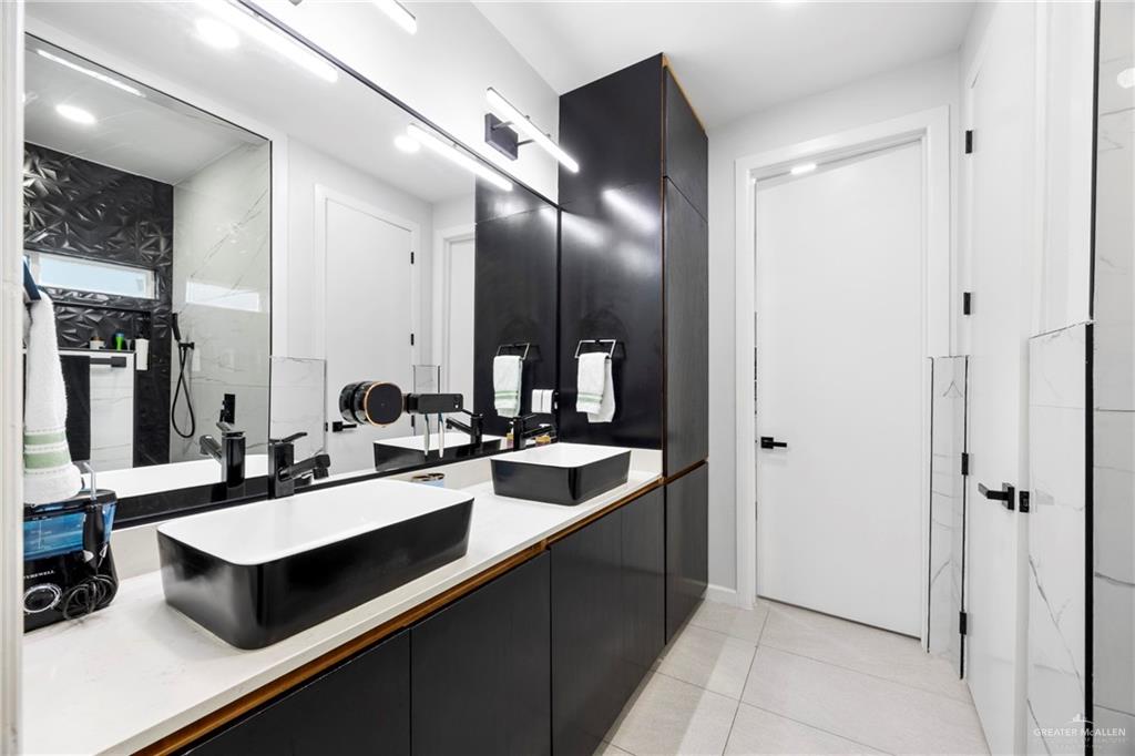 Photo 11 of 701 Santa Cecilia Street