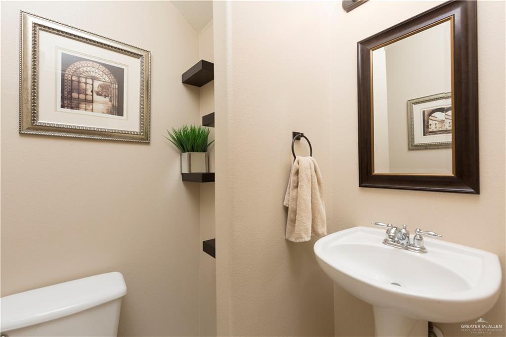 Photo 9 of 3901 Santa Lydia Street