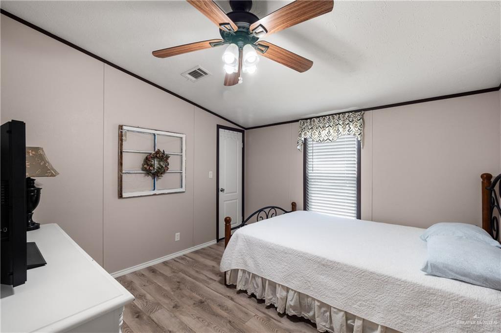 Photo 11 of 805 Anaqua Street
