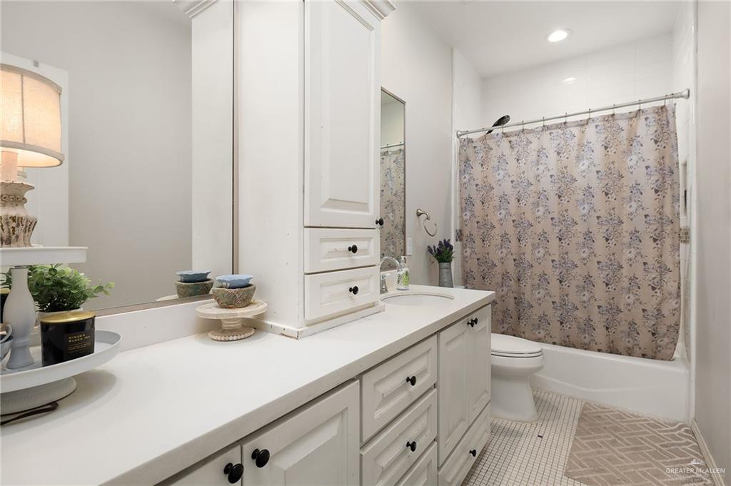 Photo 18 of 3313 Cornell Avenue