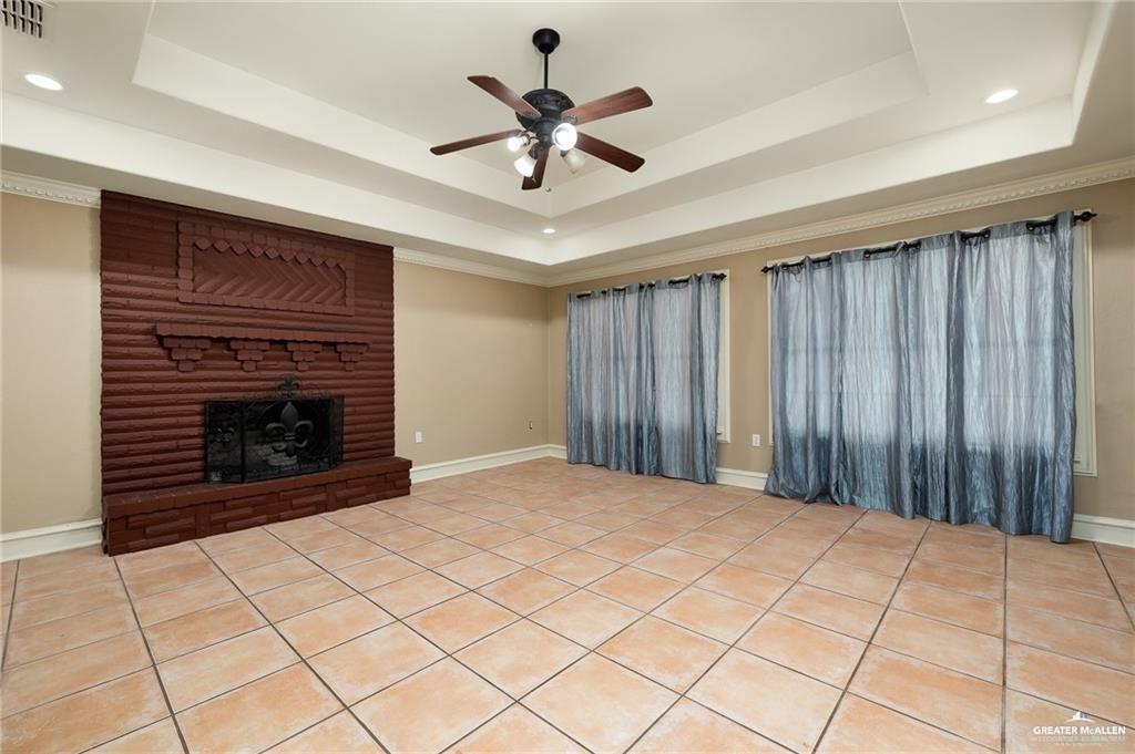 Photo 16 of 2400 Palm Hurst Drive