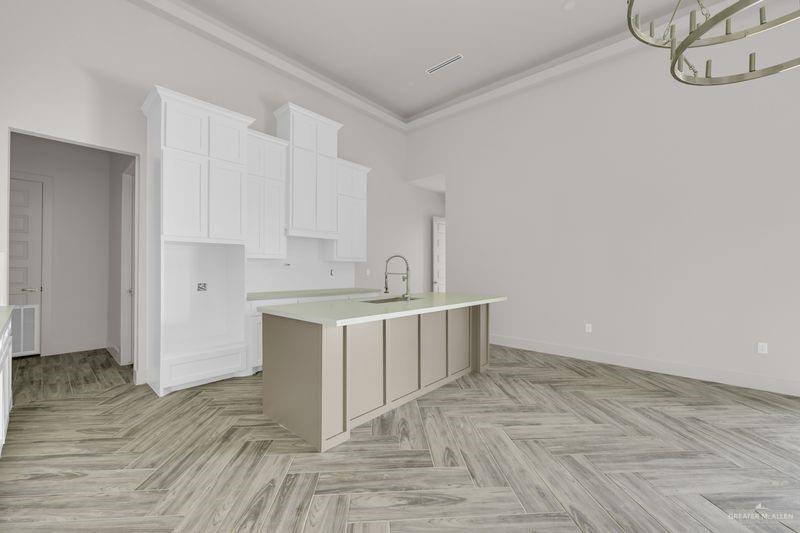 Photo 6 of 2305 Trinity Avenue