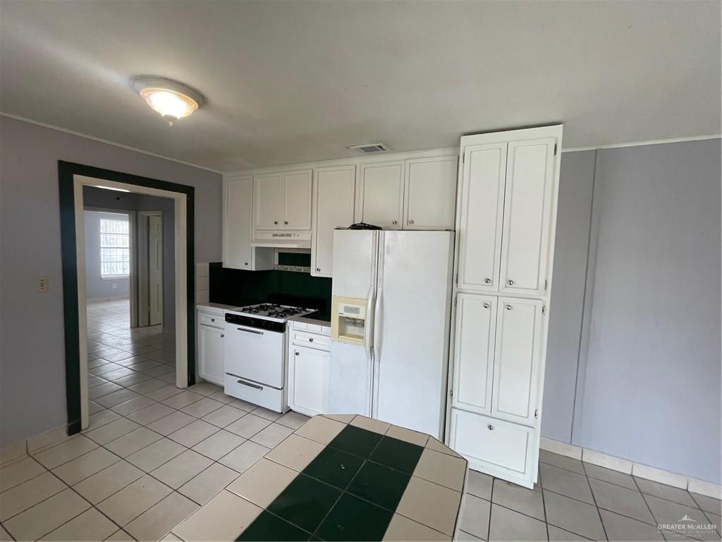 Photo 6 of 1101 Siesta Drive