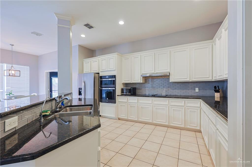 Photo 14 of 2805 Santa Susana Street