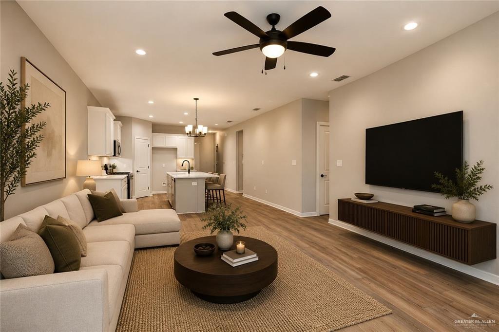 Photo 4 of 1403 Sonador Drive