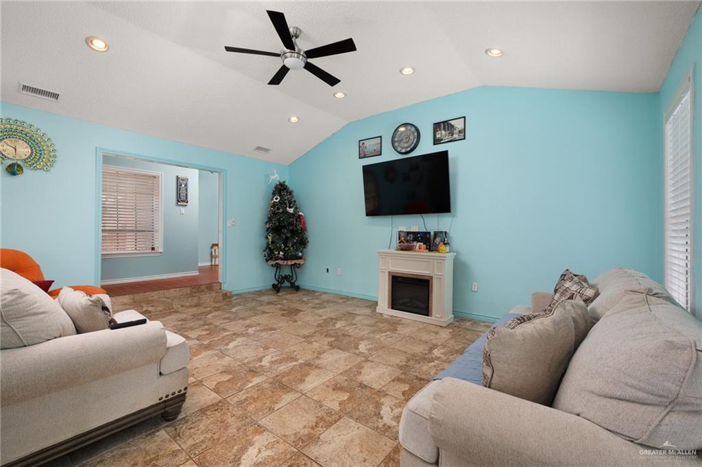 Photo 3 of 400 Iris Avenue