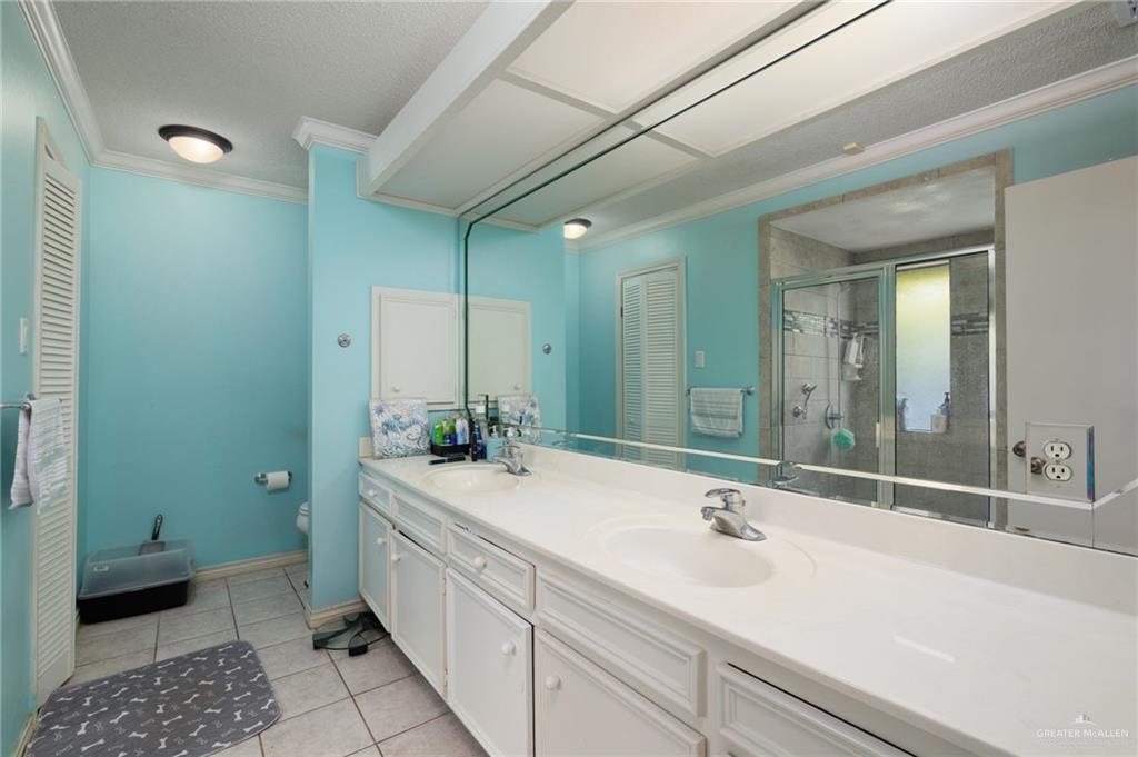 Photo 9 of 400 Iris Avenue