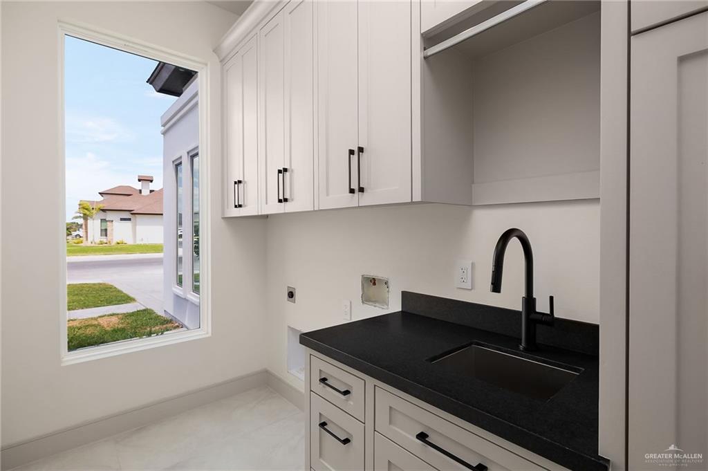 Photo 8 of 2413 Trinity Avenue