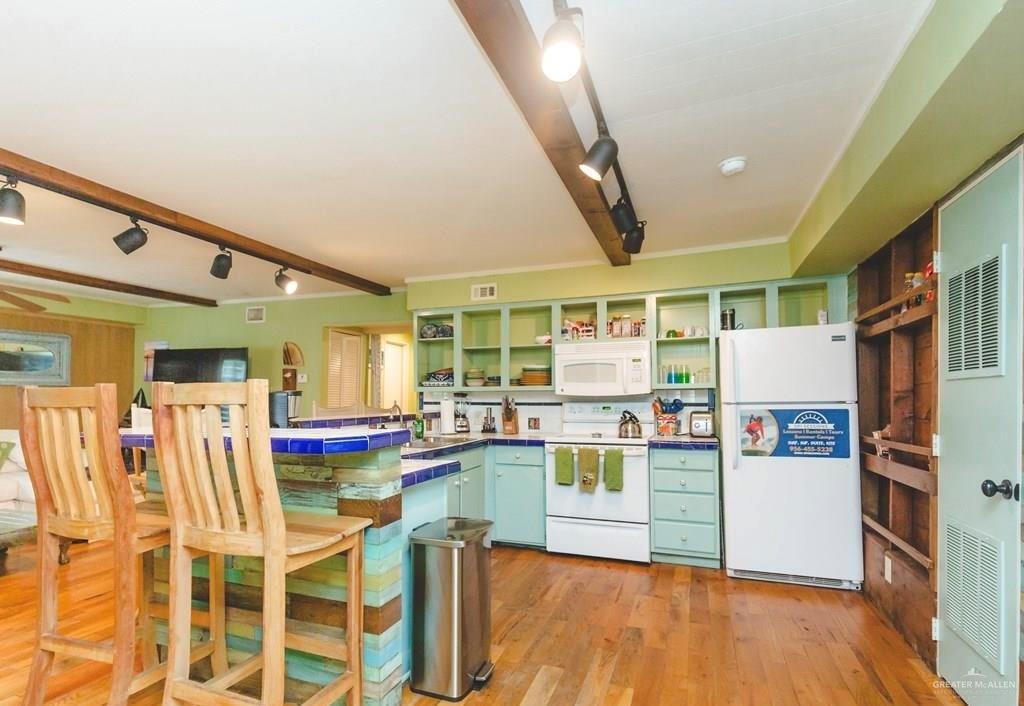 Photo 8 of 121 Swordfish Street