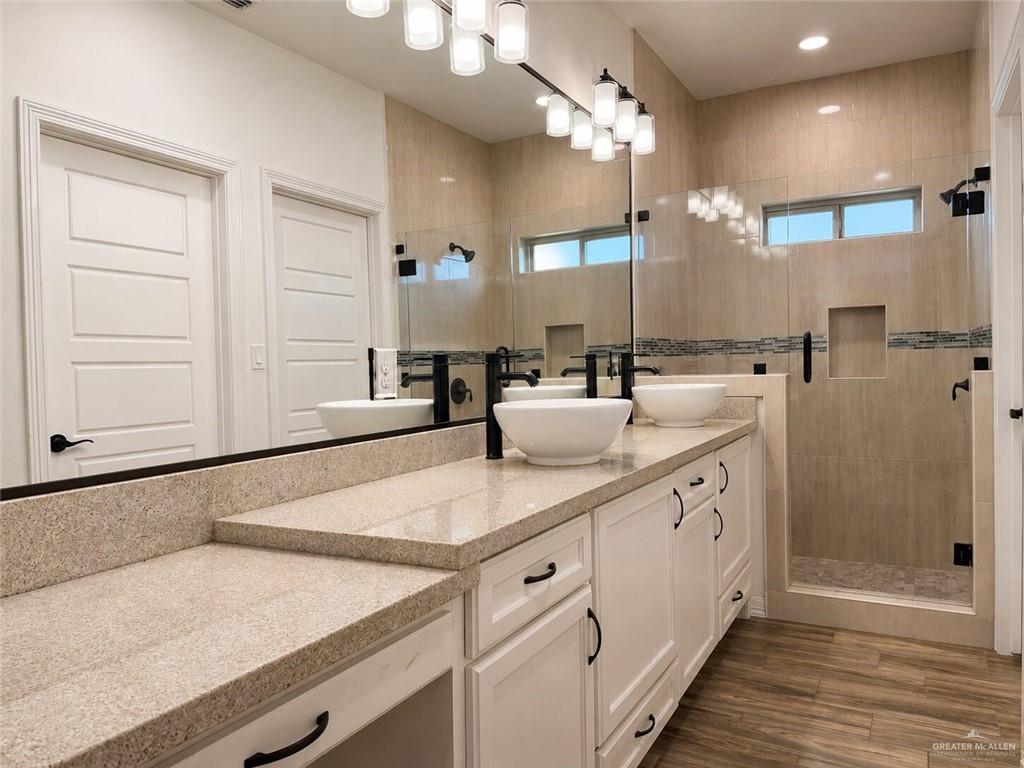 Photo 10 of 1500 Zenith Drive