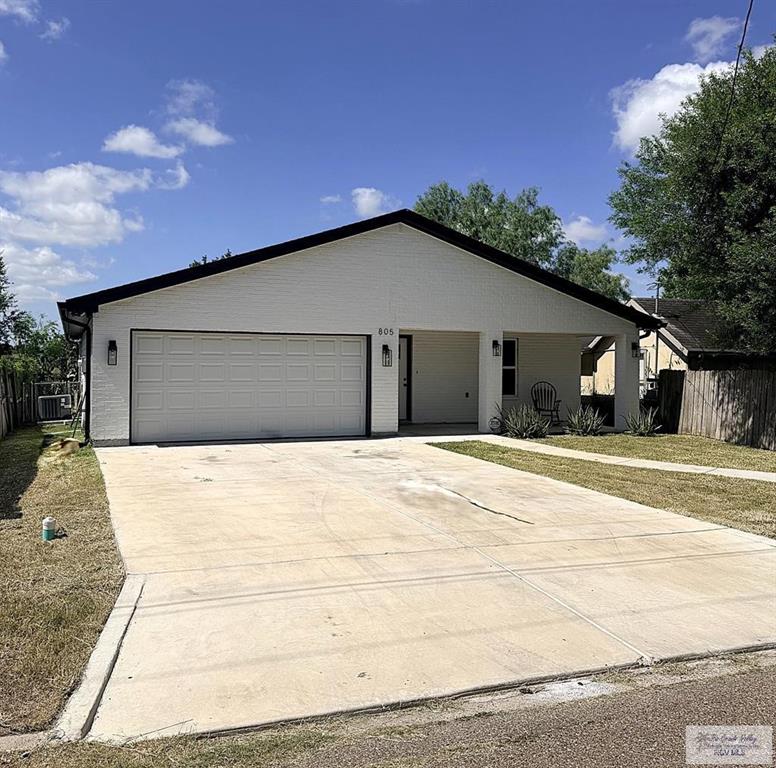 Photo 1 of 805 Spruce Avenue, La Feria