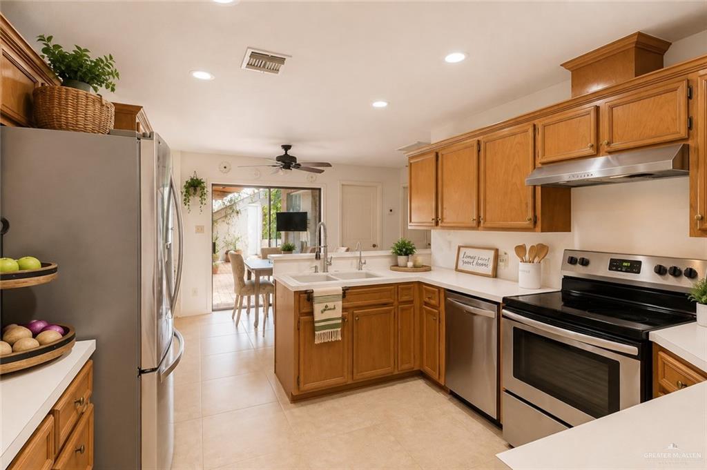 Photo 9 of 301 Tyler Avenue
