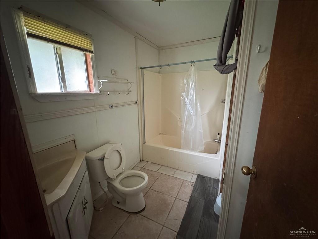 Photo 5 of 2124 Balli Drive