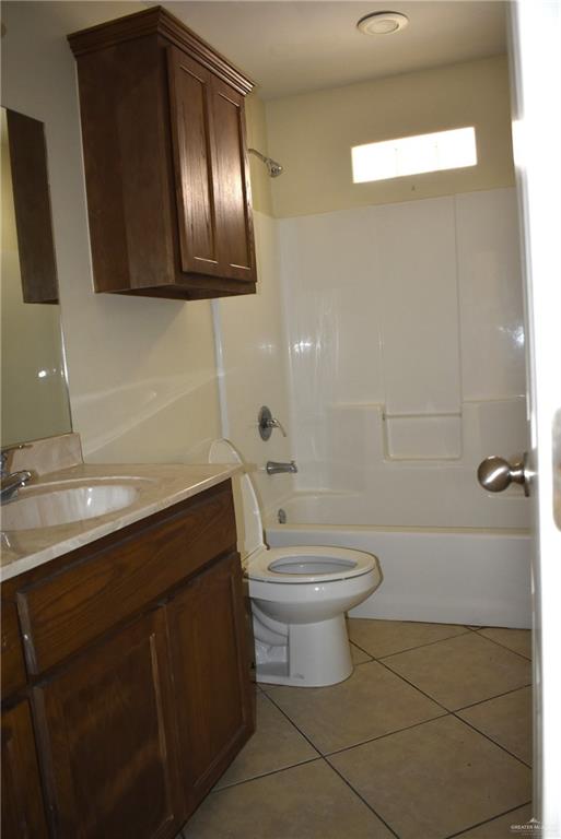 Photo 9 of 221 Albatross Avenue