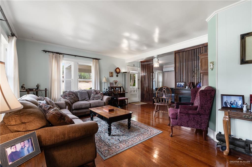 Photo 8 of 906 6th Street