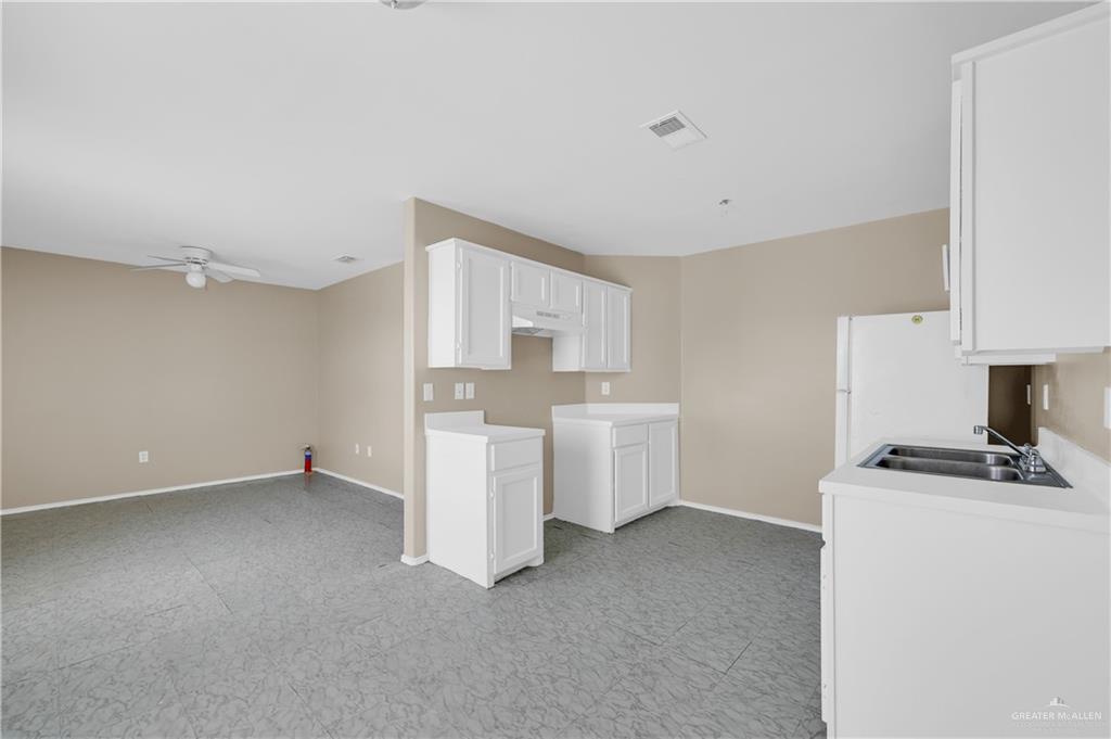 Photo 4 of 303 Gastel Circle