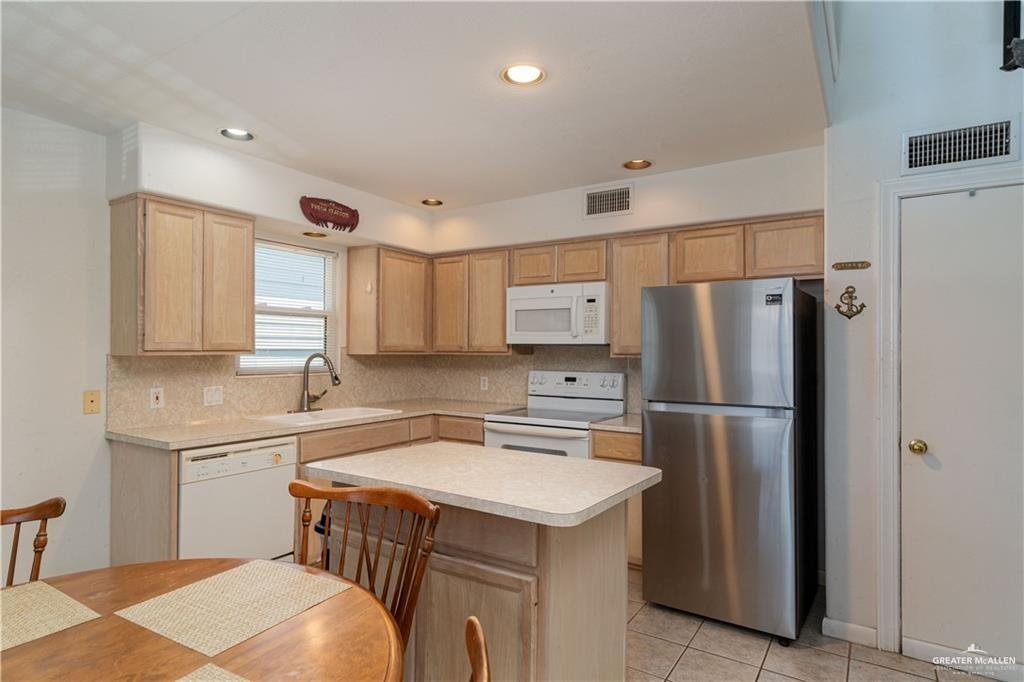 Photo 13 of 129 Gardenia Street