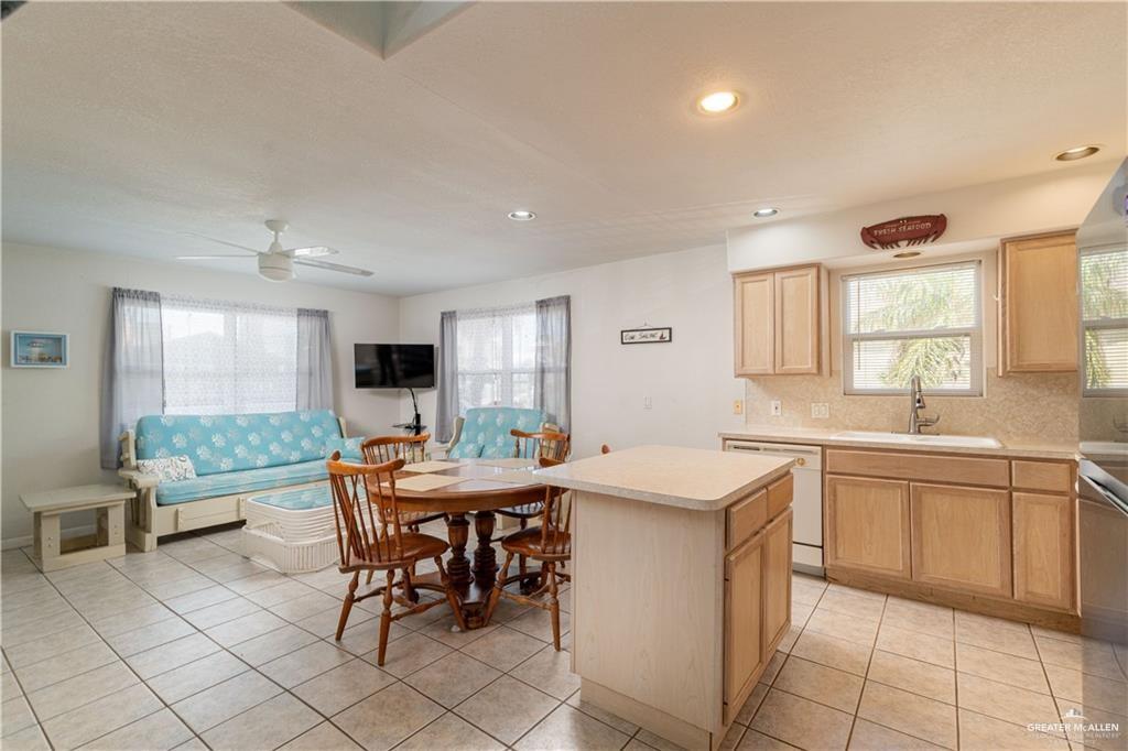 Photo 14 of 129 Gardenia Street