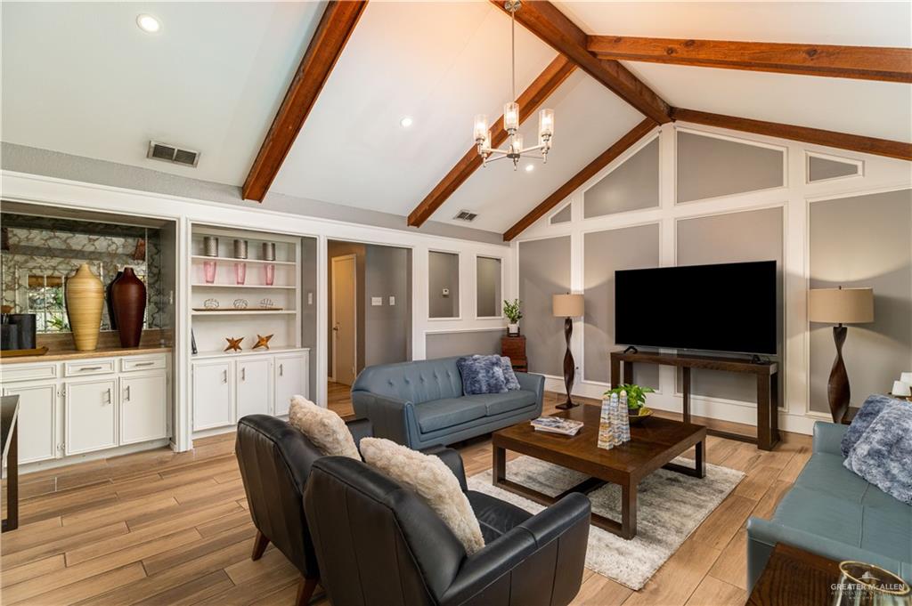 Photo 3 of 2105 Nightingale Avenue