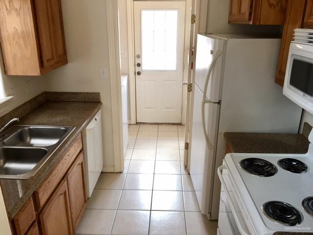 Photo 4 of 1813 Bahamas Drive
