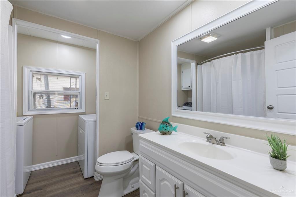 Photo 16 of 2027 Kelly Street