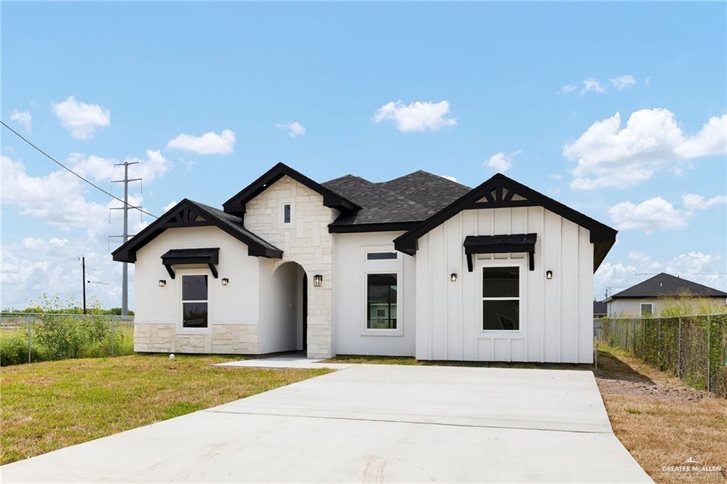 Photo 1 of 215 Barcelona Drive, Donna