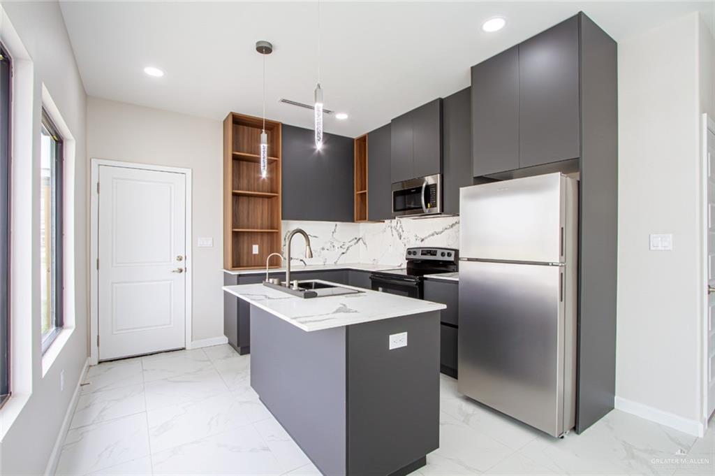 Photo 3 of 4212 Hummingbird Avenue #69