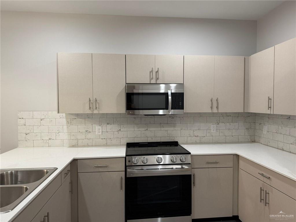 Photo 13 of 800 Dove Avenue #4