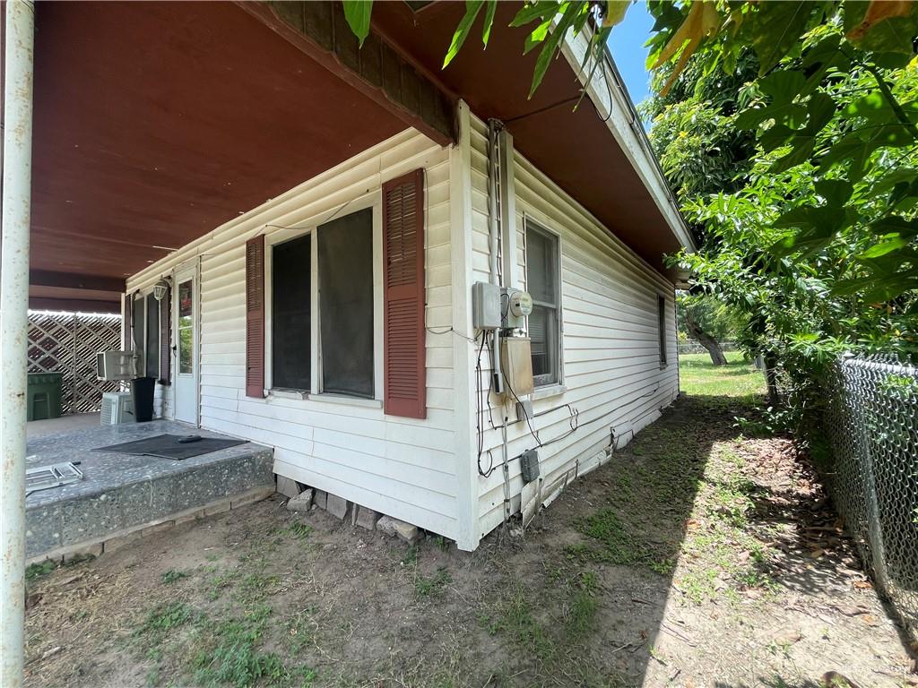 Photo 15 of 734 Acacia Avenue
